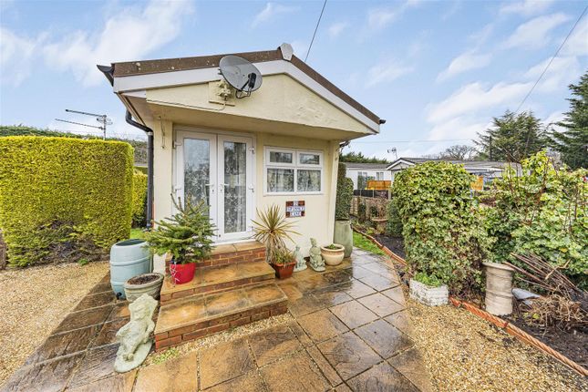 2 Spinney Lane, Cranbourne Hall Park, Windsor photo 2