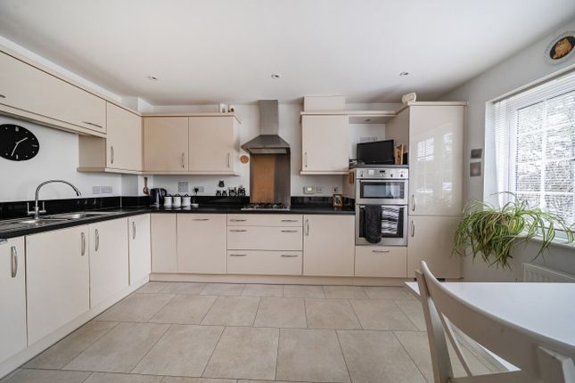 3, Minden Place, Alton photo 4