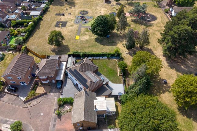 8, Chestnut Close, Ashford photo 4