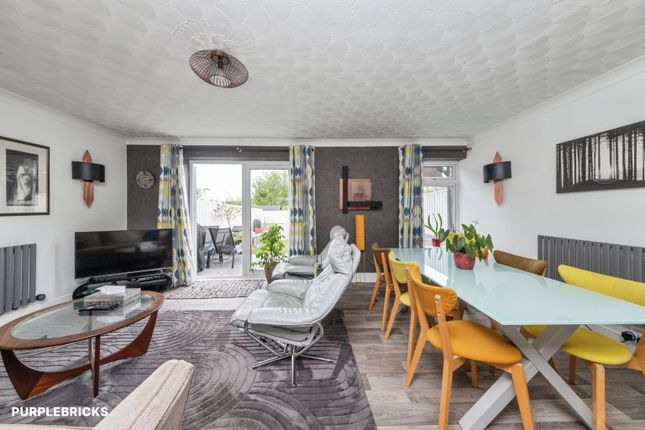21, Northlands Road, Adstock photo 4