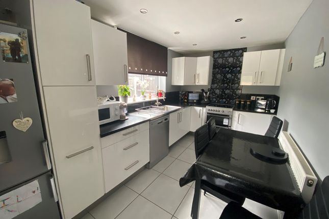 10, Bushey Croft, HARLOW photo 5