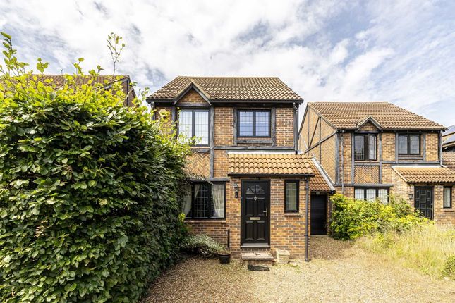 Thumbnail Detached house to rent in Kings Chase, East Molesey