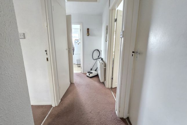 Bramley Close, Southgate photo 3