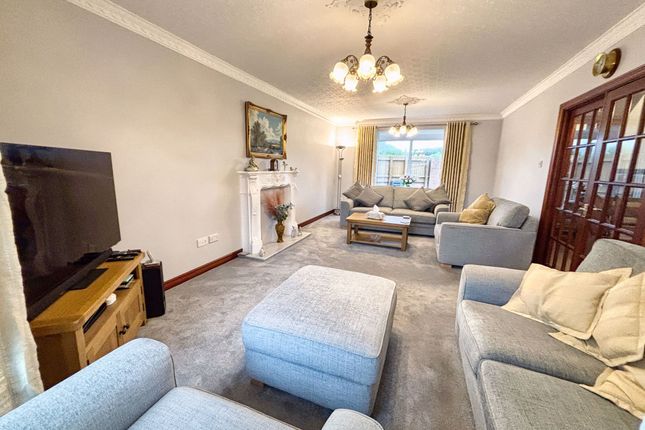 19 Greenfield Way, Porthcawl photo 3