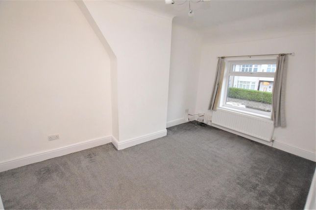 FF Flat, 65a Garston Old Road, Liverpool L19 9AD, Liverpool photo 3