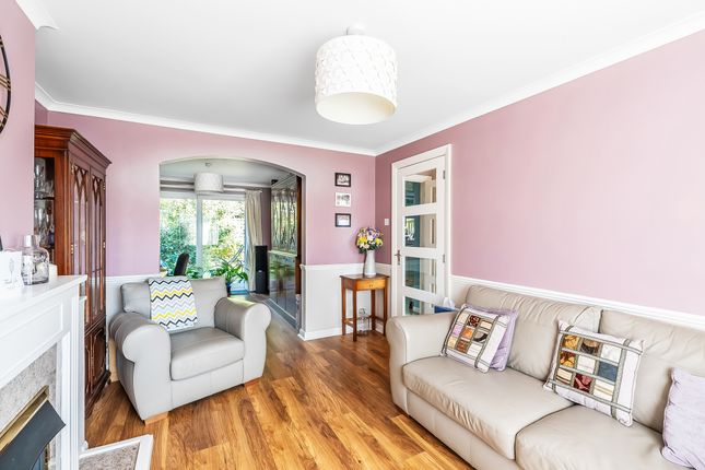 32 Manor House Gardens, Edenbridge photo 4