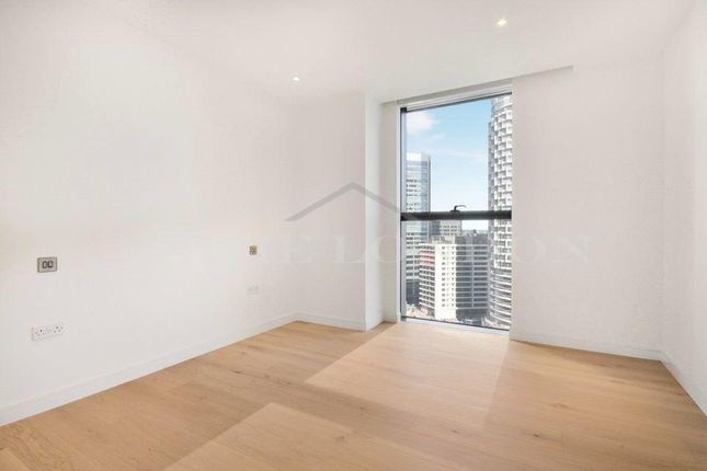 Flat for sale in South Quay Plaza, Canary Wharf, London