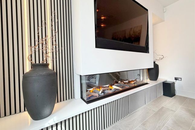 1, Bradshaw Close, Wilmslow photo 4