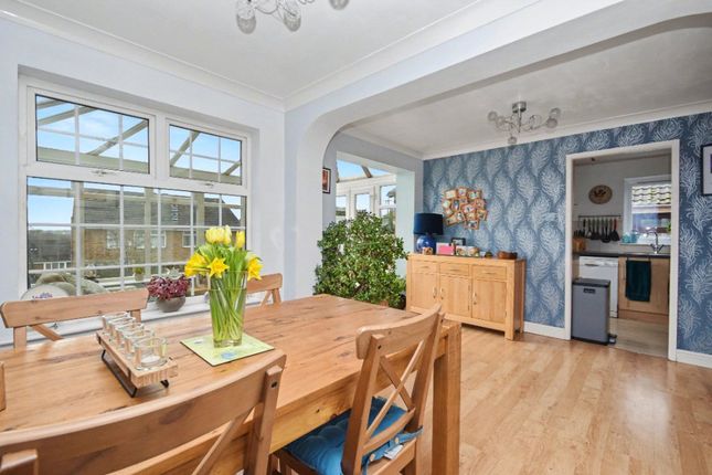 112, Gainsborough Way, Wakefield photo 2
