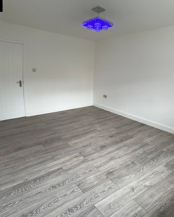 Flat for sale in Fallowfield, Willow Bank, Manchester