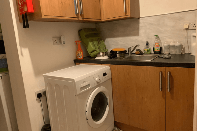 Single Room To Let Located At High Road Ilford - Â£550 Pcm