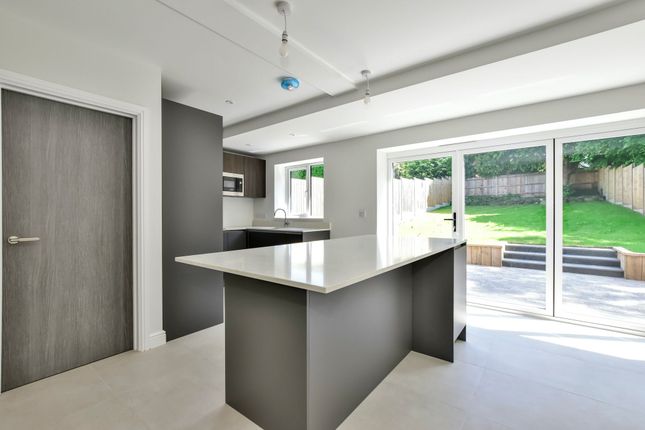 22 Hamilton Road, Kings Langley photo 2