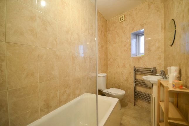 Flat A, 16, Daphne Gardens, London photo 5