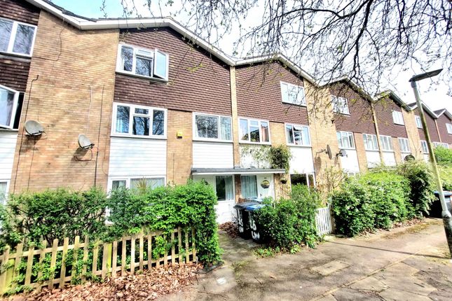 Town house for sale in Link Walk, Hatfield