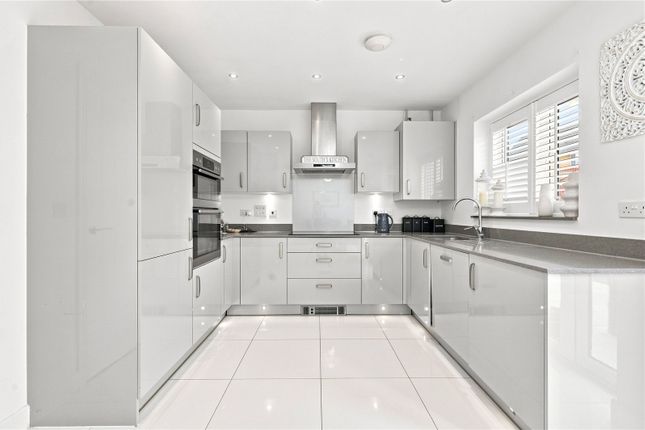 6, Dedman Drive, Hertfordshire photo 2