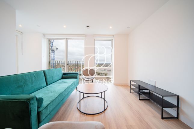 Flat to rent in 1 Heartwood Boulevard, London
