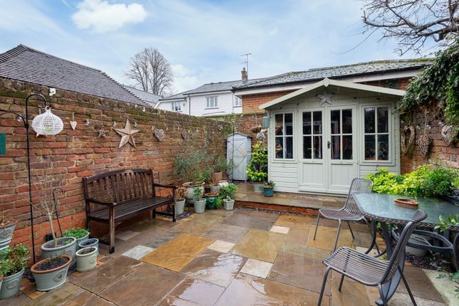 32b, Church Street, Dorking photo 4