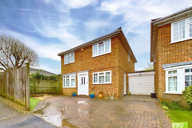 Link-detached house for sale in Challenor Close, Finchampstead, Wokingham, Berkshire