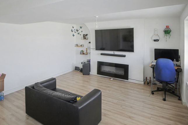 34C, Harmer Street, Gravesend photo 3