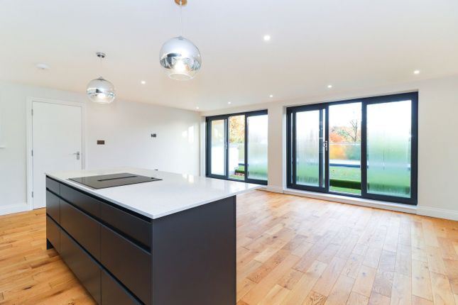 Flat 4, Lower Road, Gerrards Cross photo 2