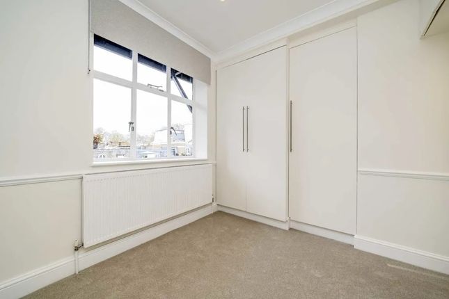 Flat to rent in Paultons Square, London