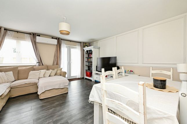 68, Fenmen Place, Cambridgeshire photo 4