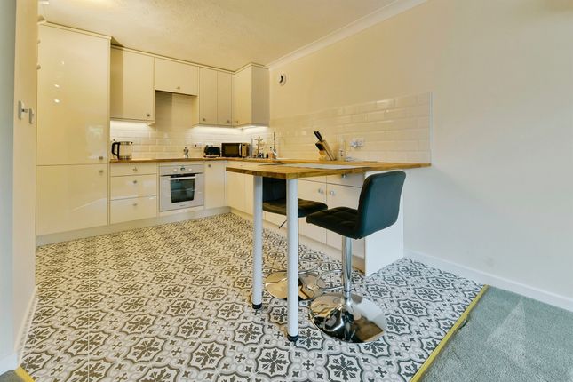 Flat 21, Maples Court, Bedford Road, Hitchin photo 2
