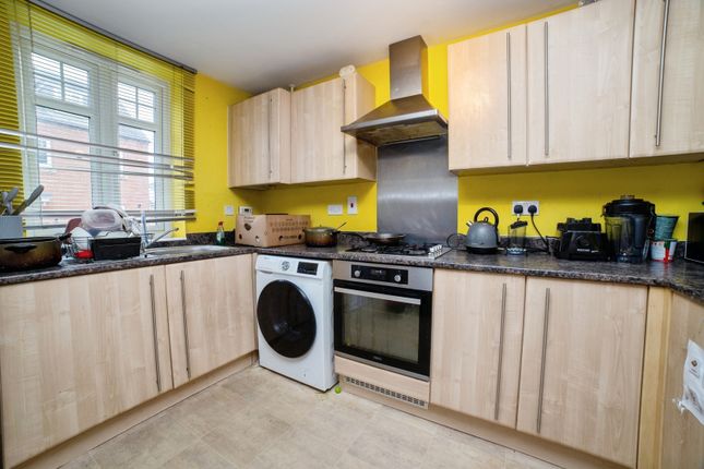 32, Topaz Crescent, Nottinghamshire photo 3