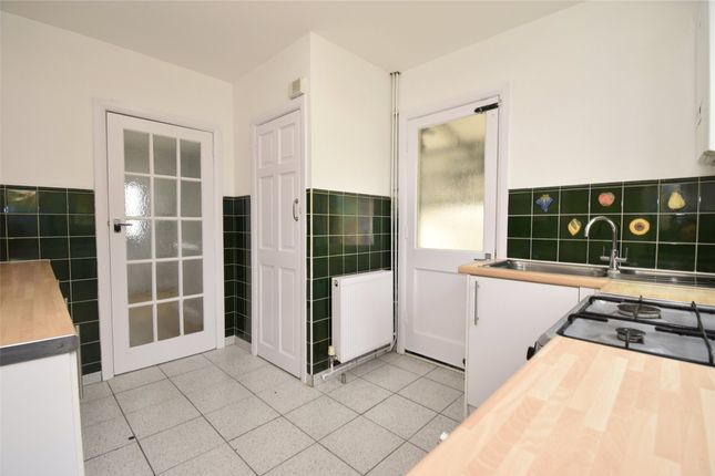 16, Northfield Road, Hertfordshire photo 2