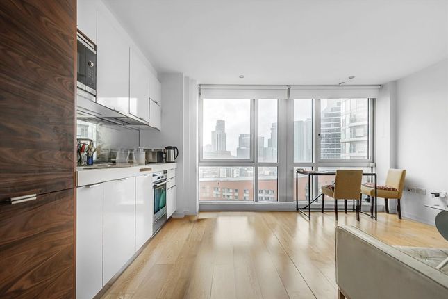 Fairmont Avenue, London photo 2