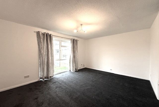 19, Woburn Close, Stevenage photo 2