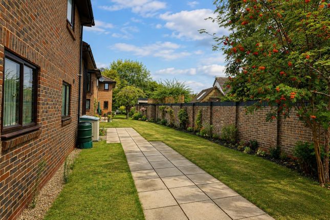 20, Orchard Court, Stonehouse photo 4