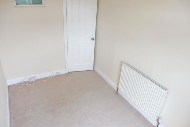 31, Cheltenham Place, HALIFAX photo 5