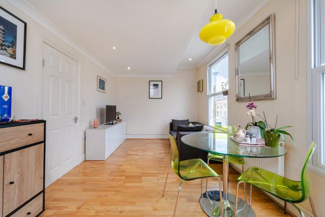 Flat for sale in Pyrland Road, Newington Green