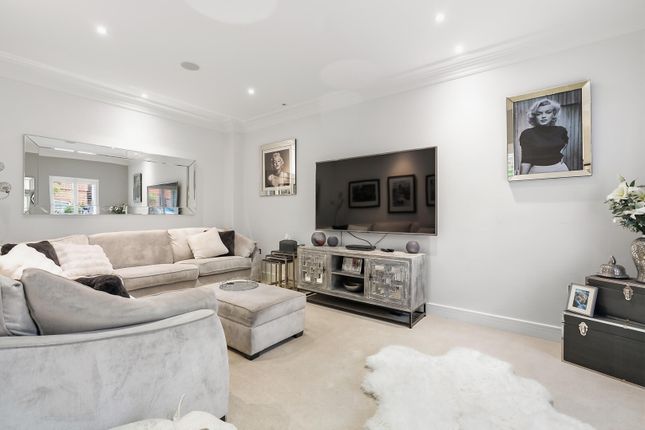 4, Queensbury Gardens, Ascot photo 2