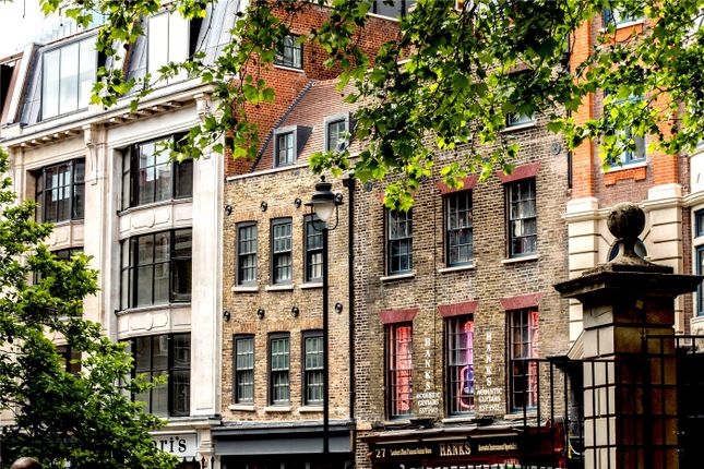 Flat to rent in Denmark Street, London