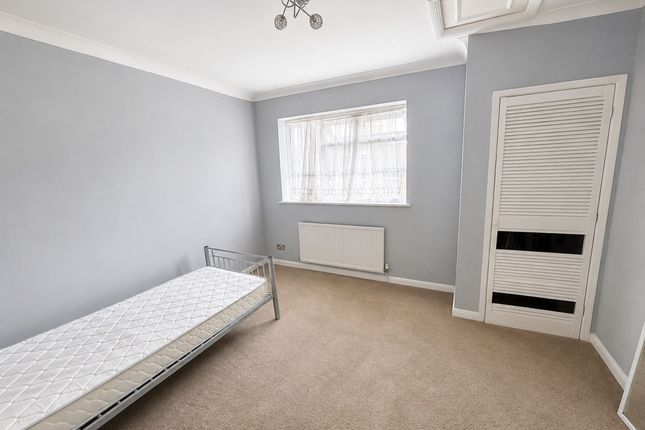 4 Loxley Court Morris Road, Romford photo 4
