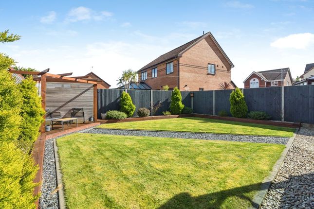 4, Douglas Close, Lowestoft photo 2