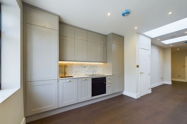 Flat Flat 2 Nova House, 48, Brondesbury Park, London photo 2