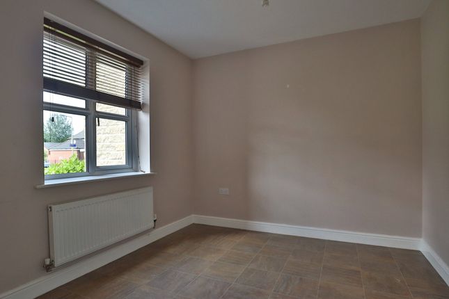 Eastwood Drive, Stockport photo 3