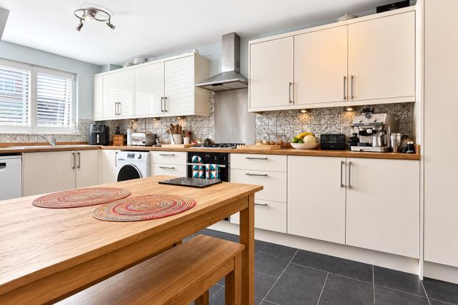 10, Coopers Avenue, Heybridge, Maldon photo 3