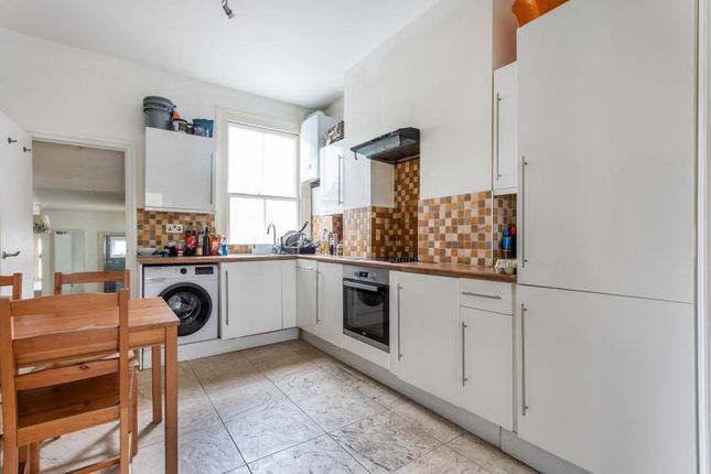 Flat to rent in Heyford Avenue, London