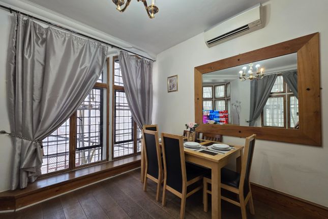 Flat 2, 2 Warwick House Street, Greater London photo 5