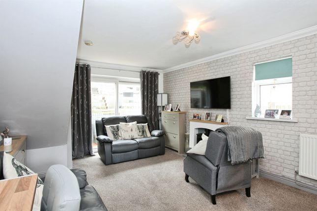 14, Dan-Y-Darren, Caerphilly photo 4