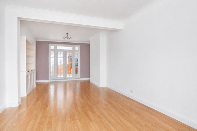 24, Florence Avenue, Morden photo 5