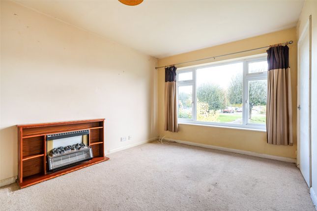 Thumbnail Bungalow for sale in Wychwood Close, Milton-Under-Wychwood, Chipping Norton, Oxfordshire