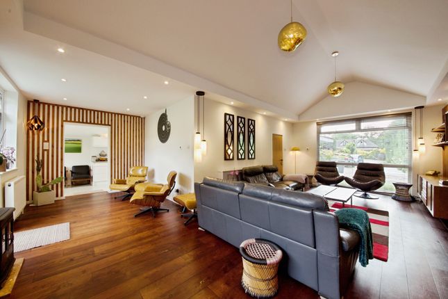 172a,, South Lodge Drive, London photo 3