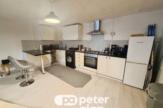 Flat 8, Porth photo 5
