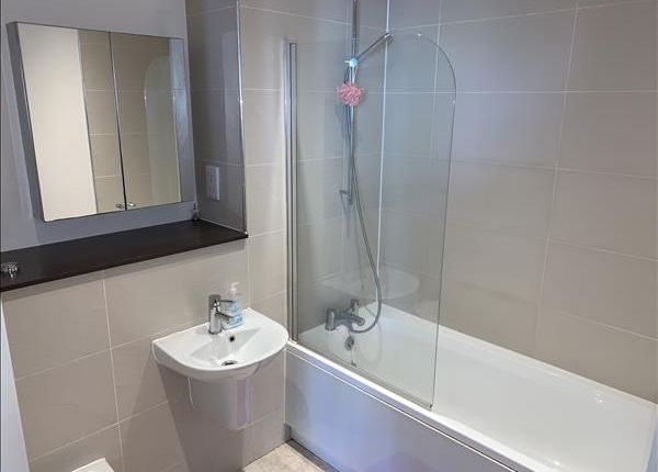Flat for sale in 1 Salford Approach, Manchester, Greater Manchester