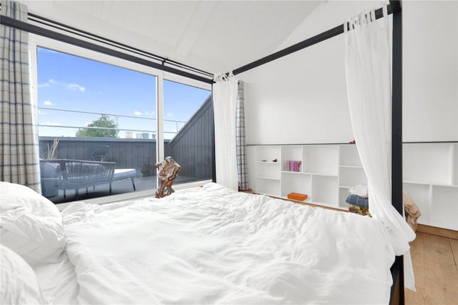 Penthouse, The Gallery, 254-258, Goswell Road, London photo 3
